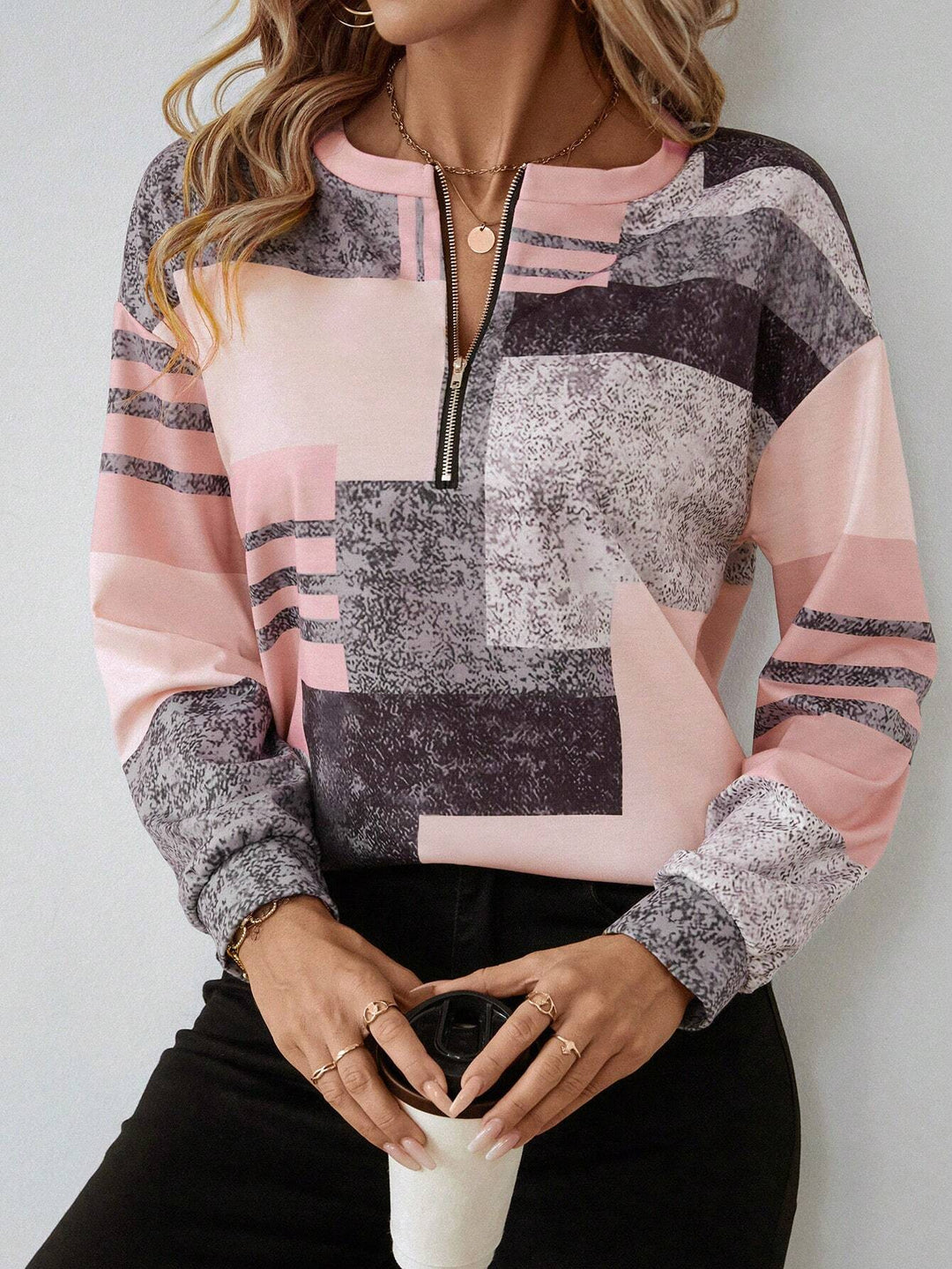 Sophia – Graphic zip sweater