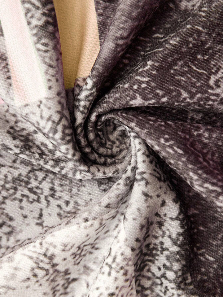 Sophia – Graphic zip sweater