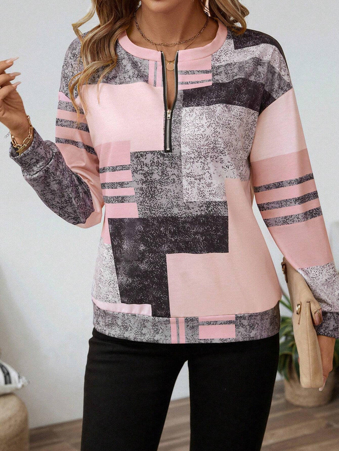 Sophia – Graphic zip sweater