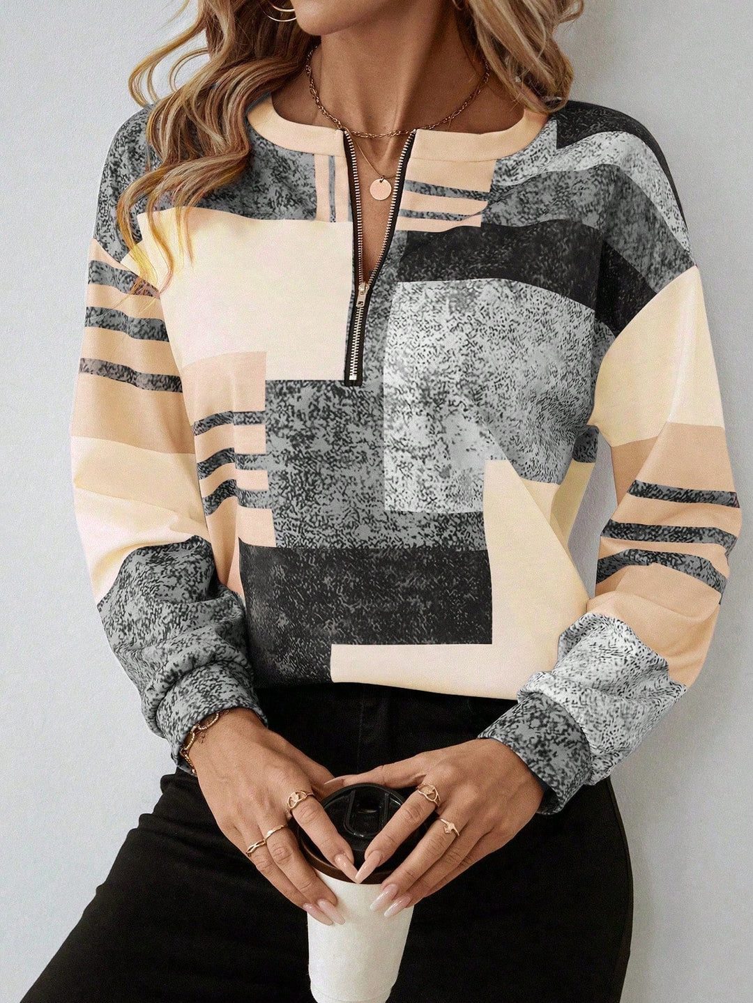 Sophia – Graphic zip sweater