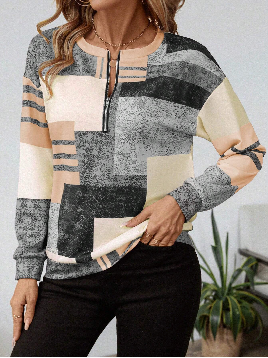 Sophia – Graphic zip sweater