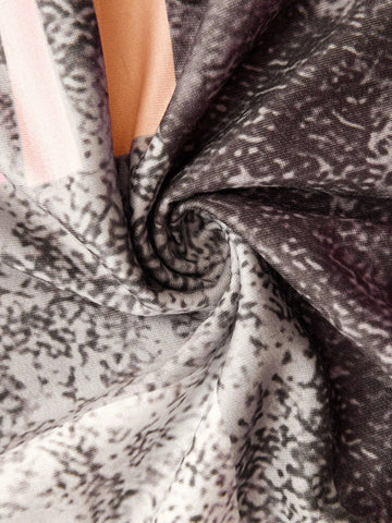 Sophia – Graphic zip sweater