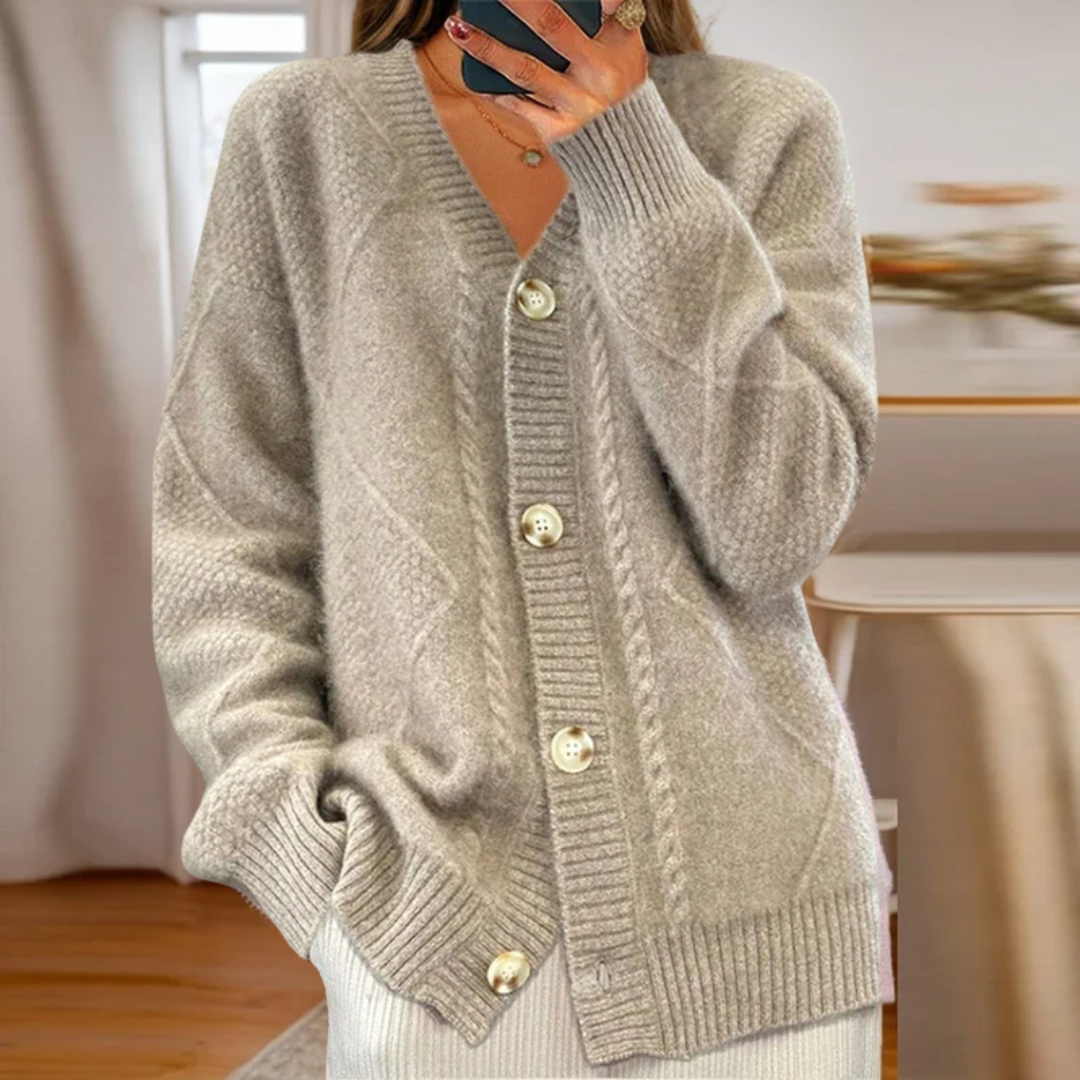 Charlotte - Cozy Cable-Knit Cardigan